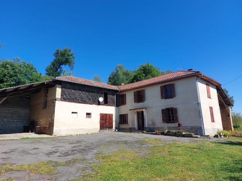 Ancienne ferme avec 2ha de terrain